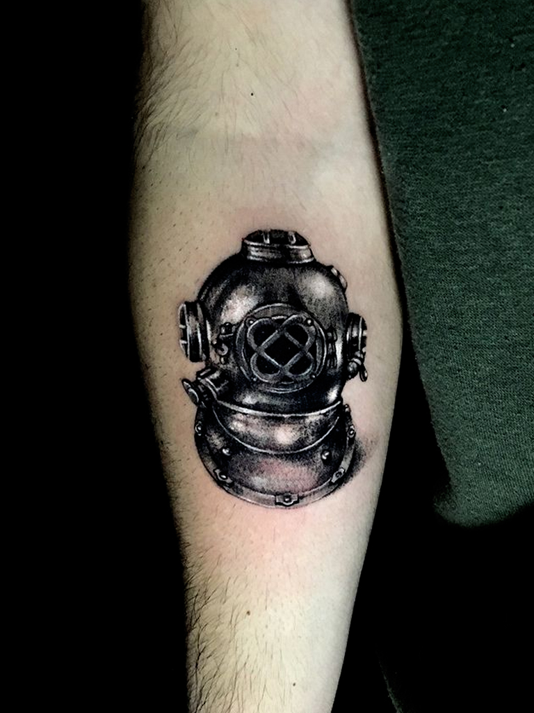 tatuaje de casco de escafandra