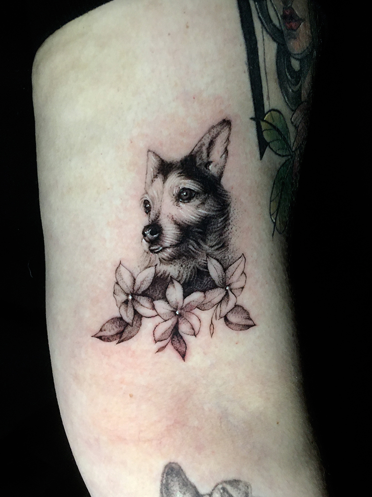 tatuaje del retrato de un perro mestizo